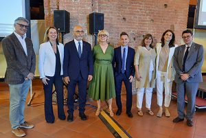 From the right side: The Rector Unisi Prof. Roberto Di Pietra, Dott.ssa Donata Franzi (Unisi), Dott.ssa Simona Costa (Tour4EU), Dott. Angelo D'Agostino (APRE), Prof.ssa Monica Barni (Tour4EU), Prof. Michelangelo Vasta (Unisi), Prof.ssa Donata Medaglini (Unisi), Dott. Guido Badalamenti (Unisi)